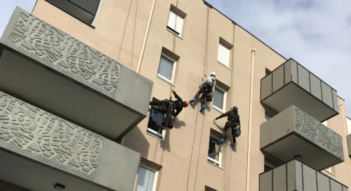 Peinture de façade en hauteur à Lyon