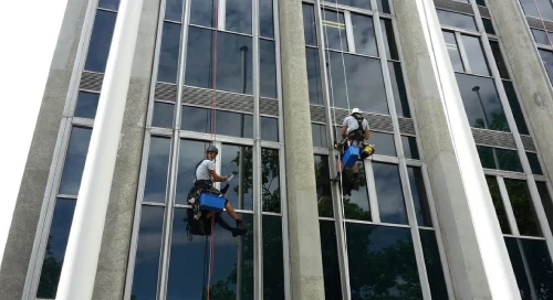 Entretien de vitres d'hôtels près de Grenoble