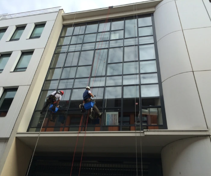 Entretien de façade en hauteur à Grenoble